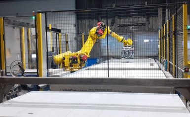 Robot plaatst Hamer-stenen op Stelconplaten®