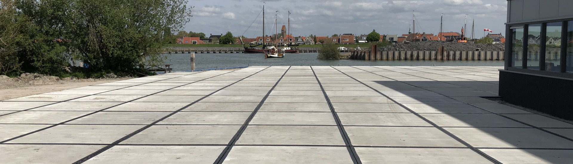 Stelconplaten voor bedrijfsterrein Alucraft